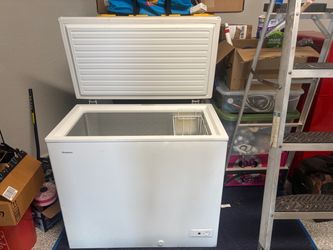 7.1 CF Hotpoint Freezer