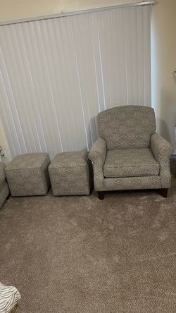 High quality Havertys Upholstered Accent Chair with Two Ottomans pick up In Gaithersburg md20877