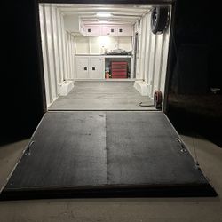 2005 18 Ft Enclosed Trailer 