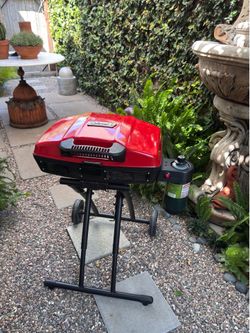 Coleman small compact carry on Grill
