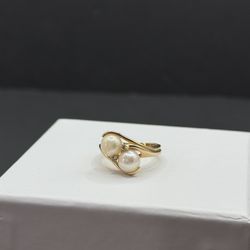 Vintage 14k solid gold real pearl and diamond rind size 6