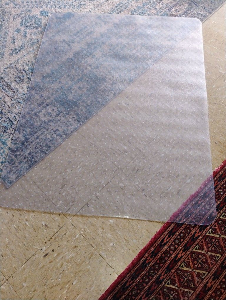 3 X 4. Clear Plastic Floor Mat Pickup Only Cash