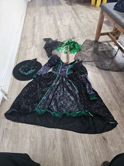 Kids Witch Halloween costume, Size 8-10
