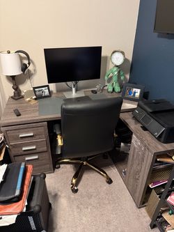 Home Desk Set Up | Desk, chair, monitor, lamp included $100 OBO