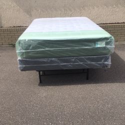 Brand New Queen Size Pillow Top Sealy Posture Pedic Mattress And Box Spring In Plastics 