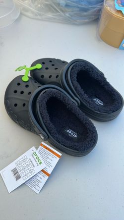 Crocs Black fleece lined m6/w8