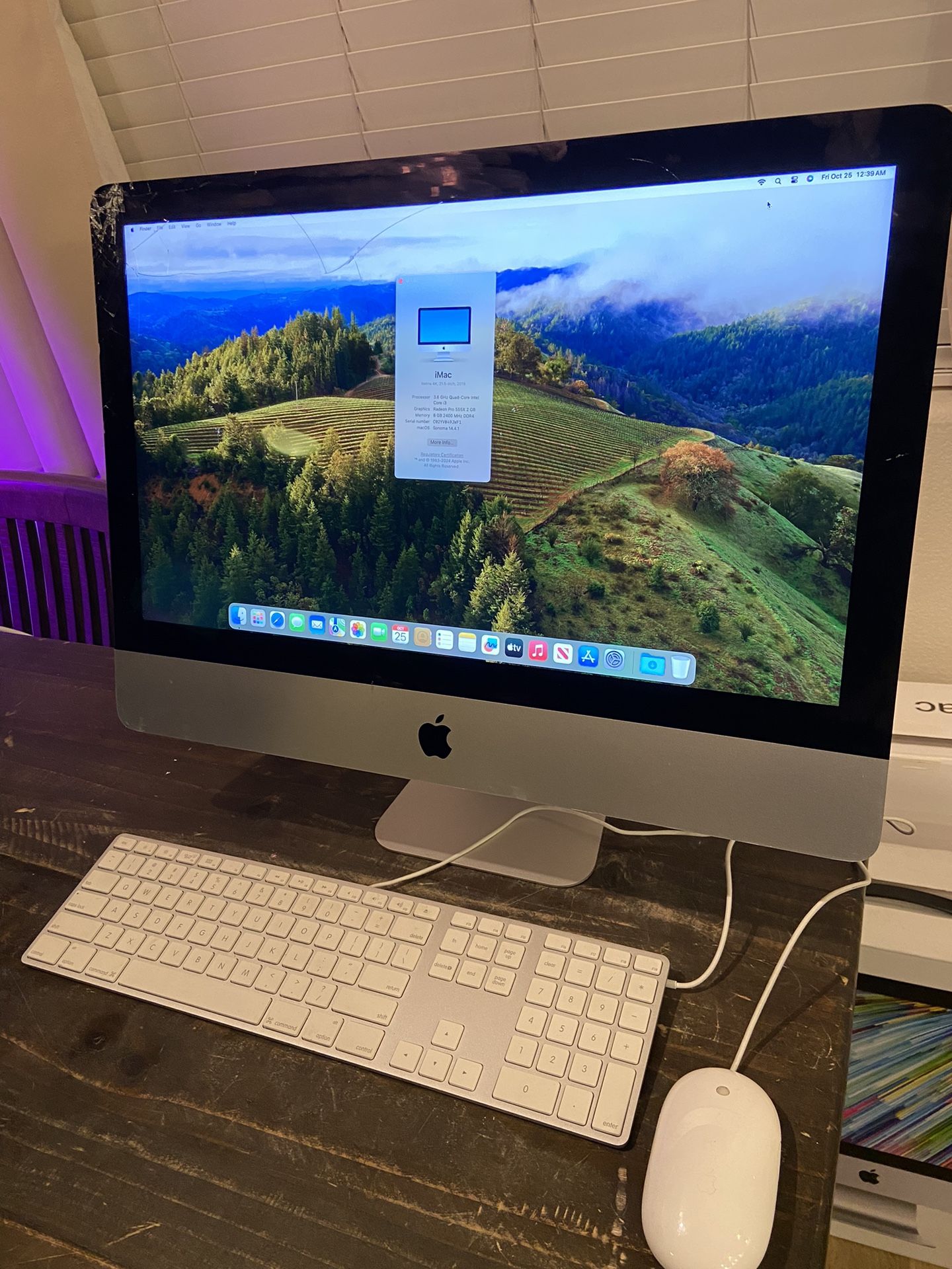 2019 Apple iMac 21.5-inch 4k Retina Display 8gb Ram i3 Processor 256gb Ssd. Cracked. Wired Keyboard And Mouse  
