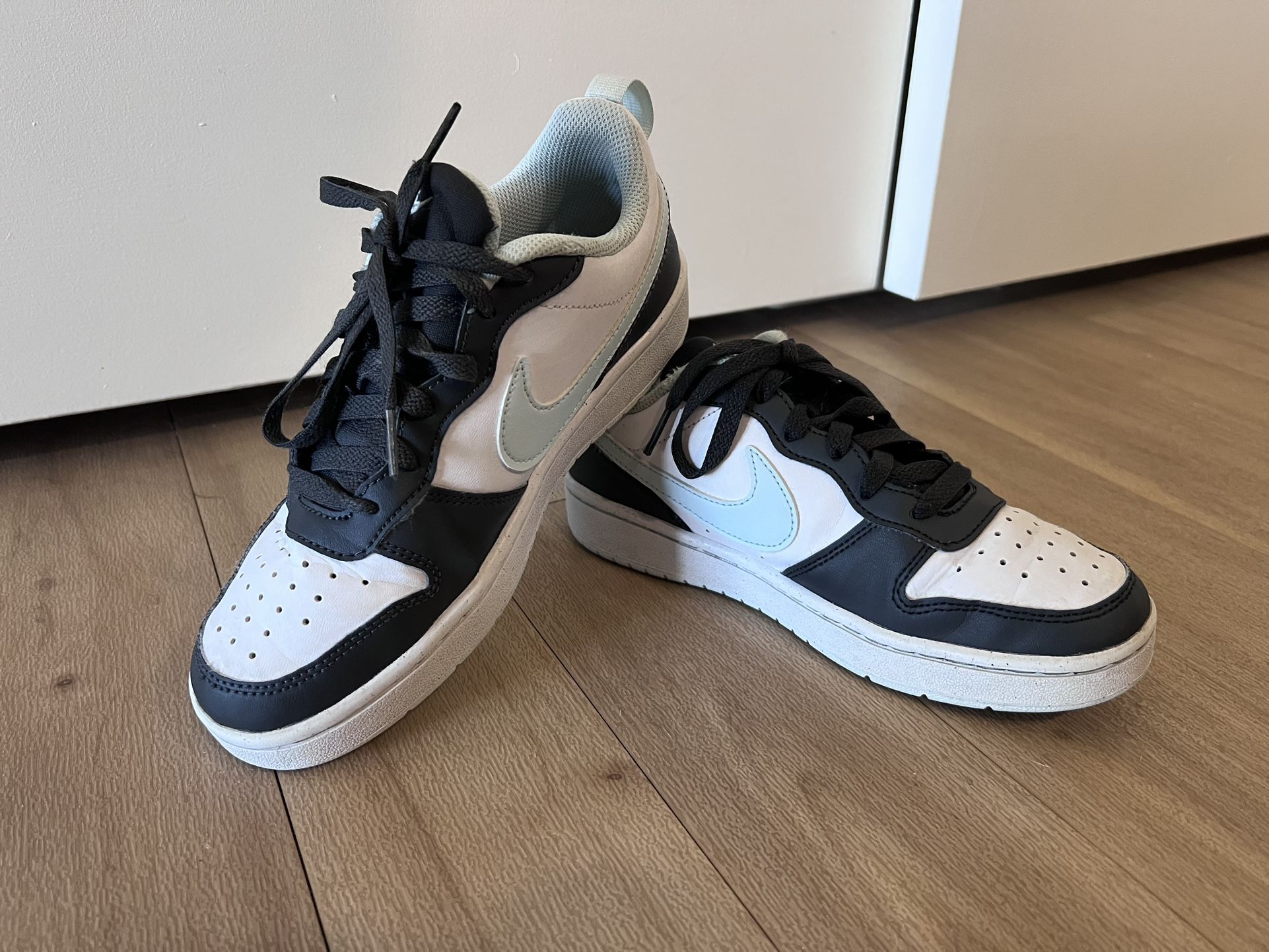 Kids Nike Shoes Size 3.5 Y