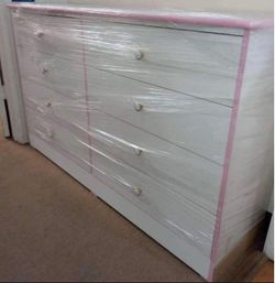 Eight drawers dresser