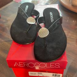 Womans Size 6, black flats