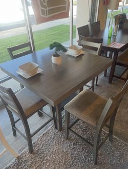 High Dining Set