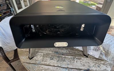 ALL CLAD pizza oven with propane tank