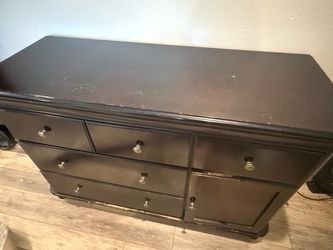 FREE DRESSER
