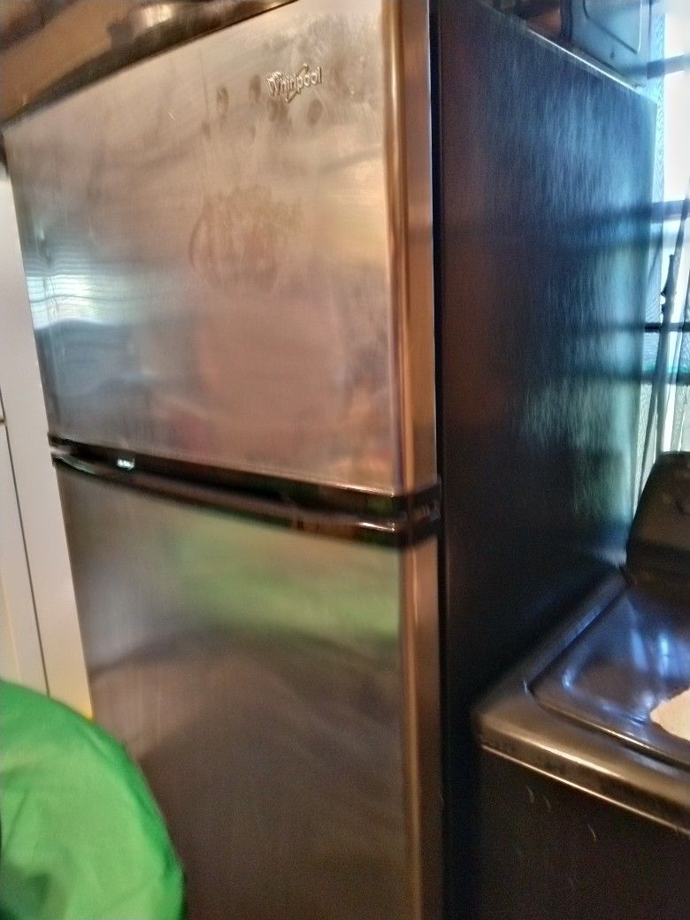 Whirlpool Big Fridge Black Stainless Steel 