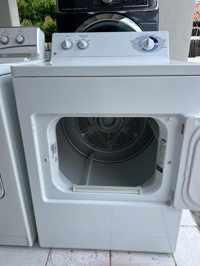 Compact dryer - BLACK + DECKER - MODEL BCED26 for Sale in Miami Beach, FL -  OfferUp