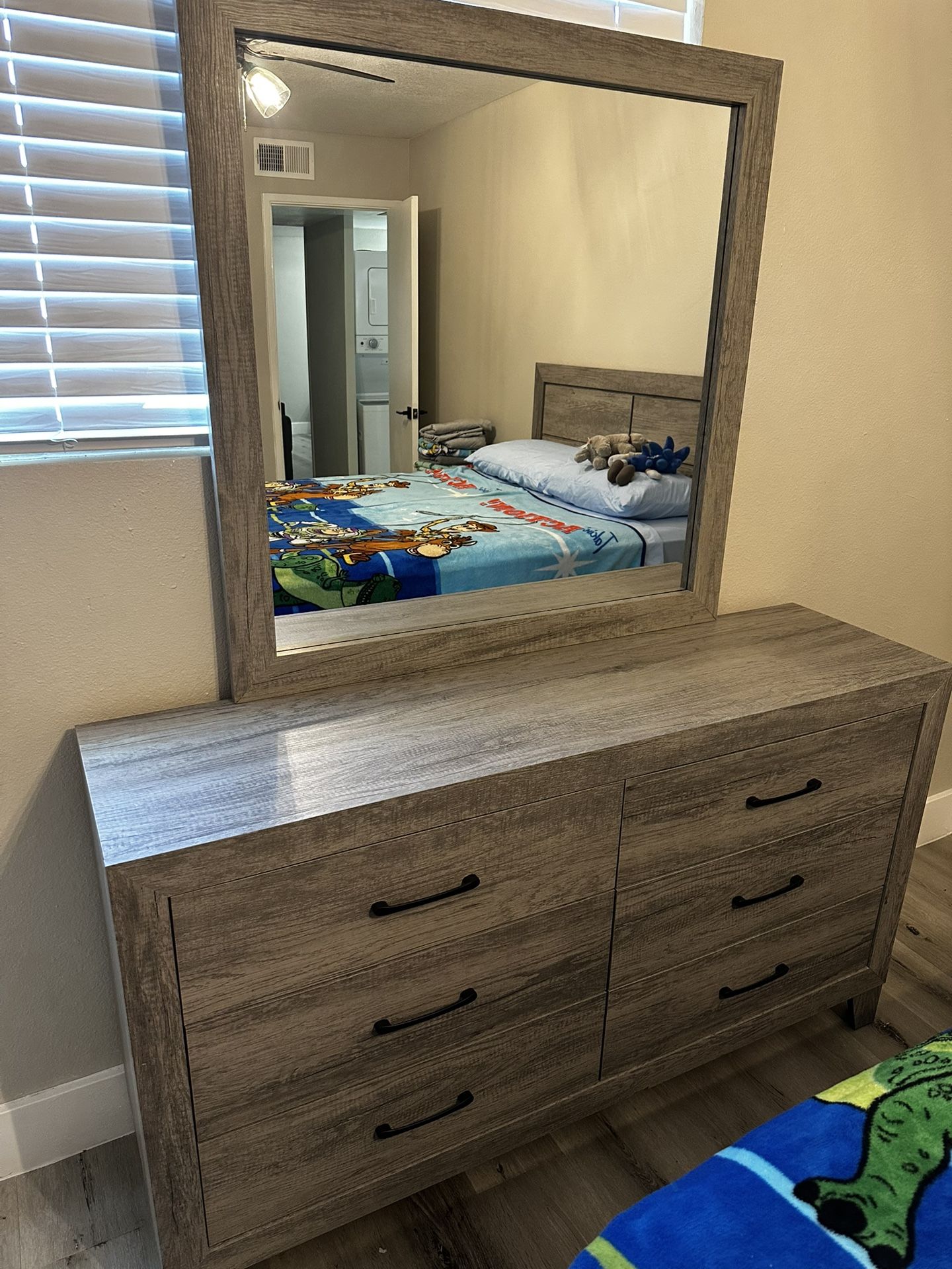 Queen Bedroom Set For Sale