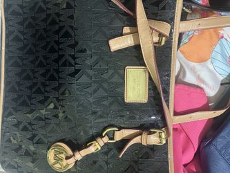 ITS A DUPE MAKE ME AN OFFER!!!! Michael Kors Purse And Wallet