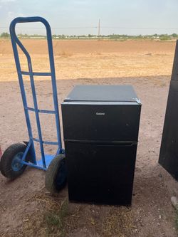 Galanz mini Fridge