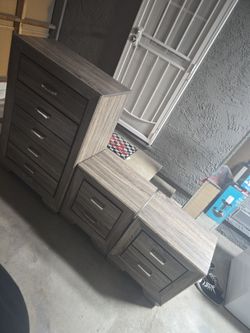Dresser 2 night stands
