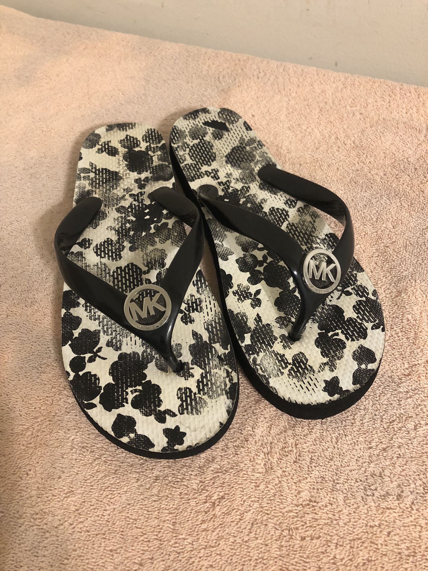 Michael Kors Black & White Flip Flops Thongs Size 8R