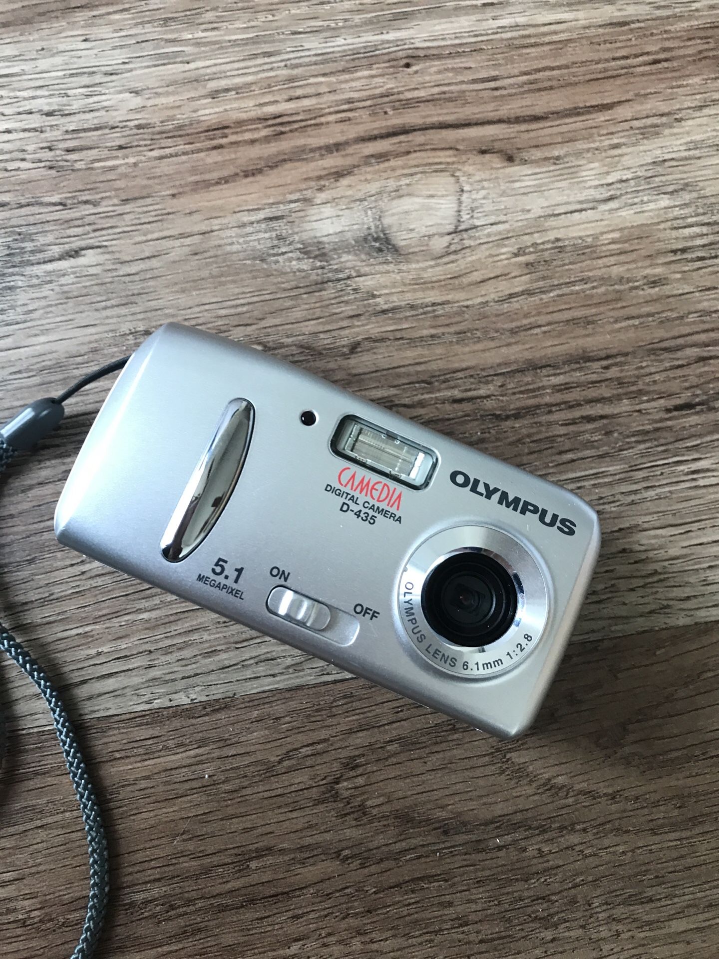 OLYMPUS D-435 Point and Shoot digital camera..
