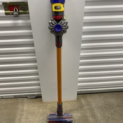 Dyson V8 Animal ( For Parts) 