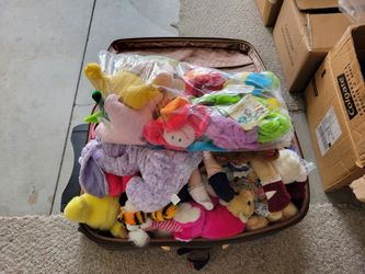 Full Giant Suitcase With Tons Of Plush Toy/stuffed Animal Toys. Brand New Bendy Flowers