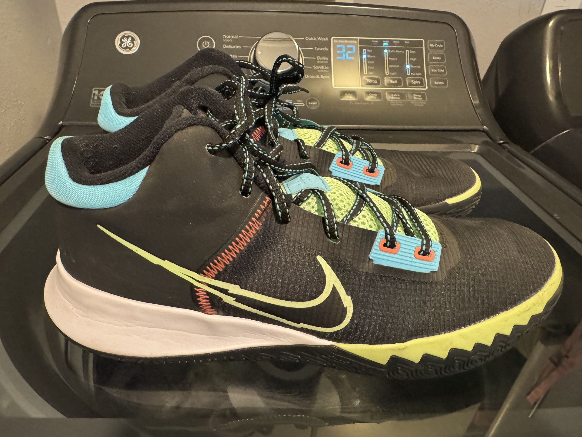 Nike Kyrie FlyTrap 4 Size 12