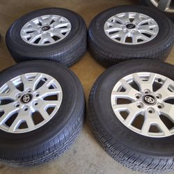 17"Rines y Llantas Toyota Tacoma Semi Nuevas 
