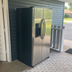 Refrigerator 