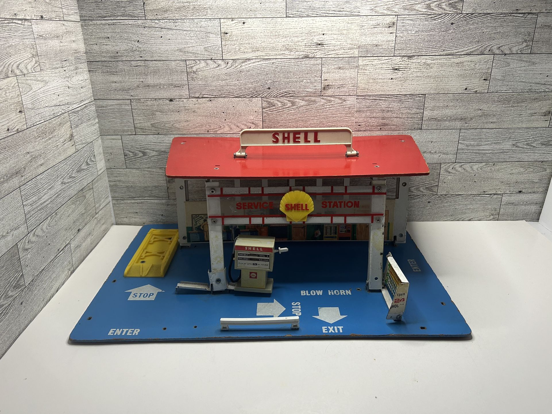 Vintage Keystone Shell Gas Station Tiy Car Fold - Down From ‘1940s To 1950s • Shell Service Gas Station   