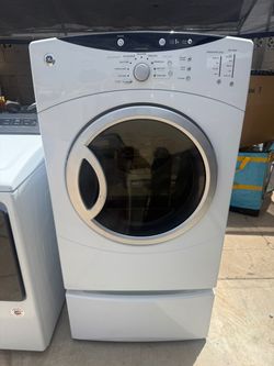 Ge electric dryer whit pedestal 