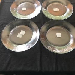 $1 NEW  ROUND CLEAR GLASS PLATES. 