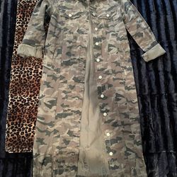 Womens Long Jean Like Camo Jacket Distressed Oversized Size Small Runs Big 