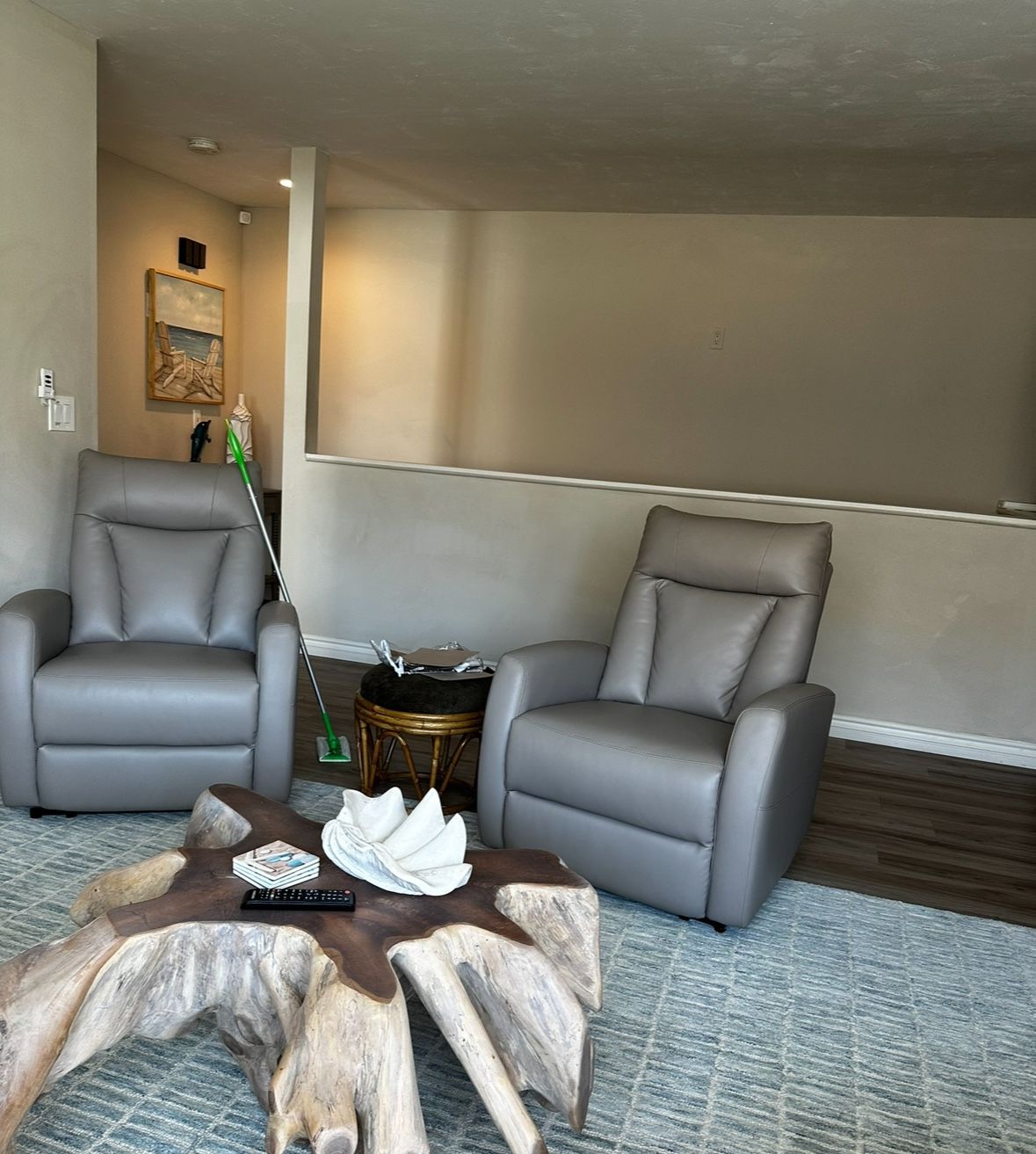 2 Recliners