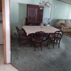 Fold Out Dining Table +6 Chairs