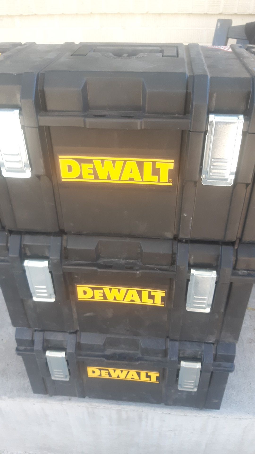 DELWALT DWST08203. ( 21 5/8"X 13 1/8" X 12 1/8" ) DS300.