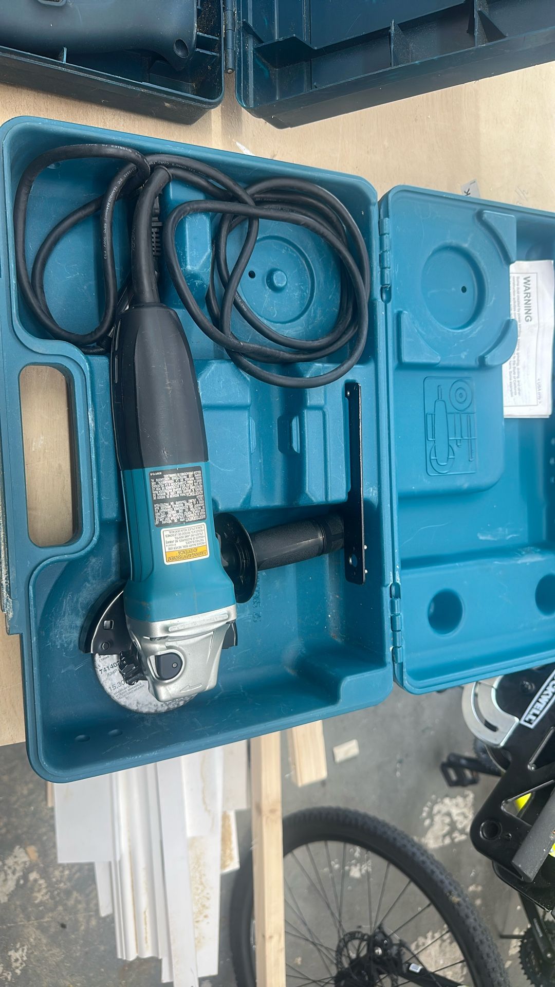 Angle grinder Makita