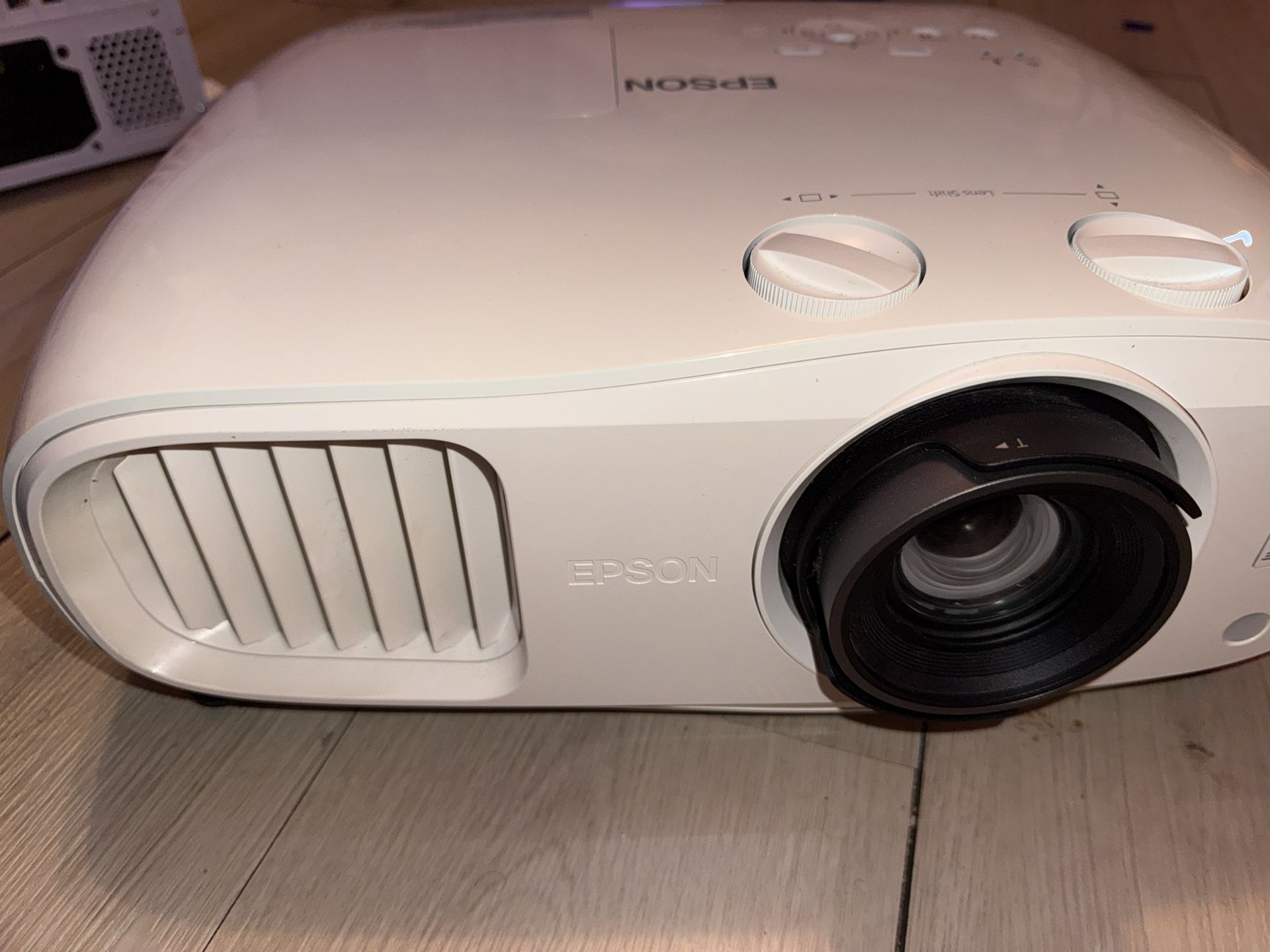 Epson Home Cinema 3200 4K HDR Projector + 100”+ Motorized Screen (New Lamp)