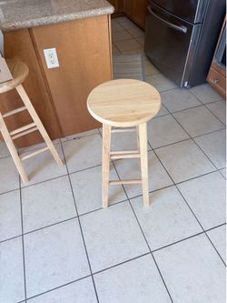 2 bar stools