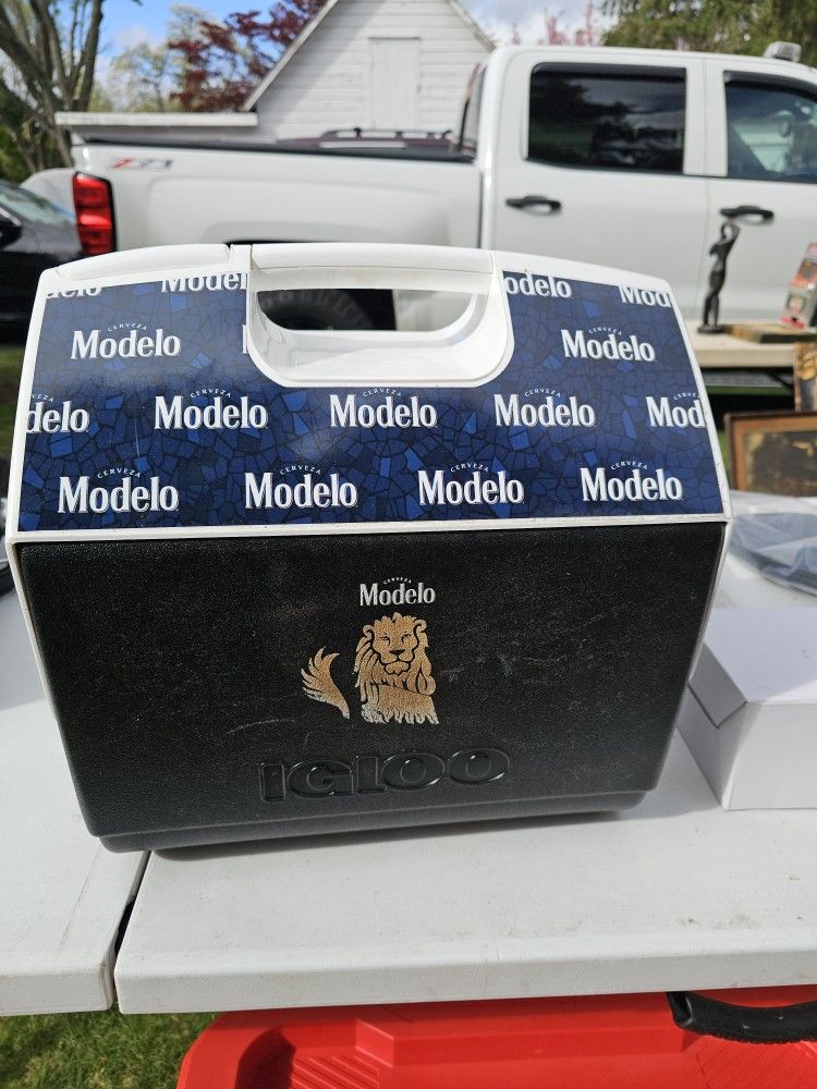 Modelo Branded IGLOO Cooler