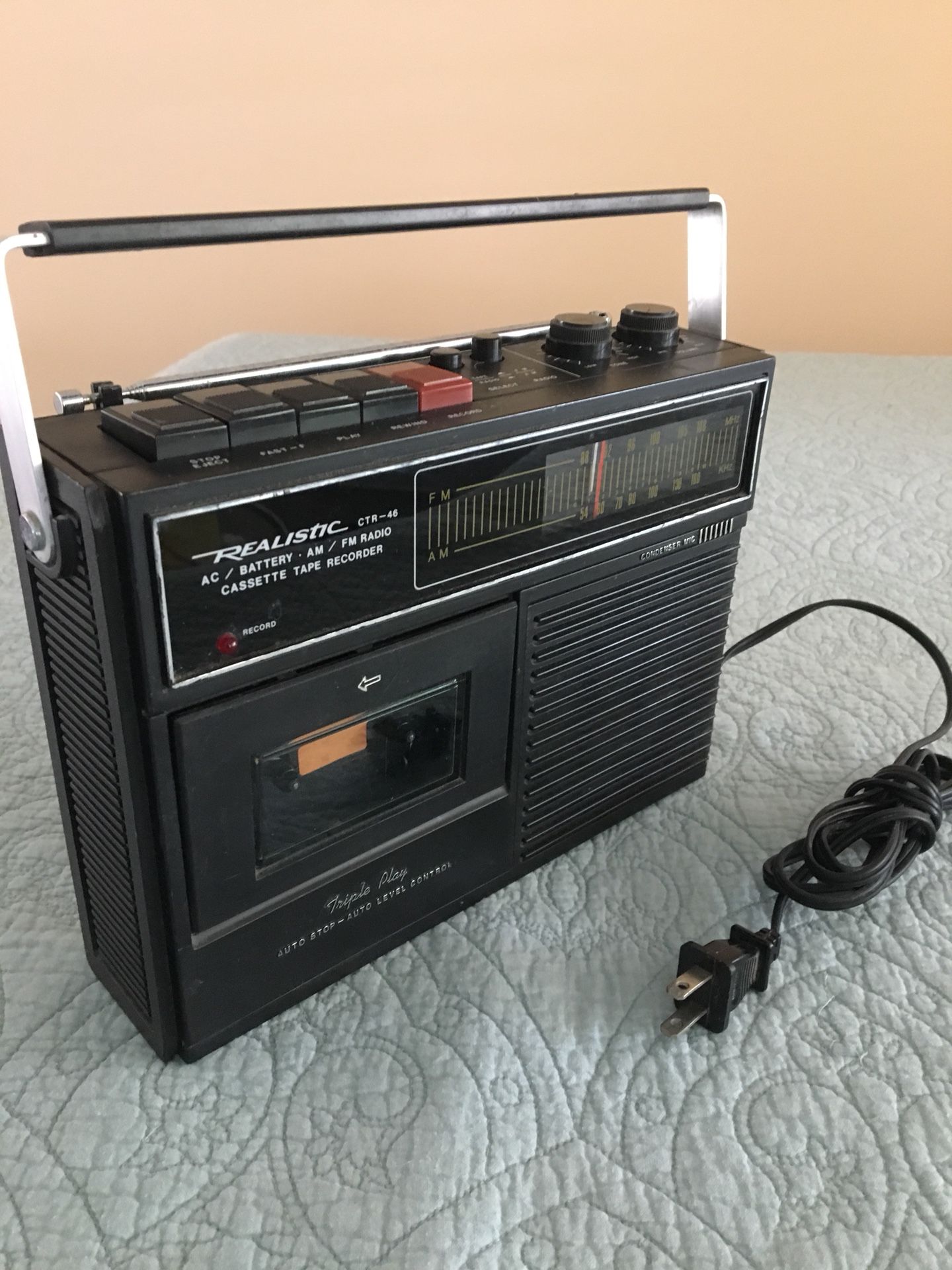 FOR PARTS* Vintage Realistic (CTR-46) AM / FM Radio Cassette Tape Recorder