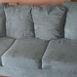 FREE Pullout Sofa Couch – Must Pick Up