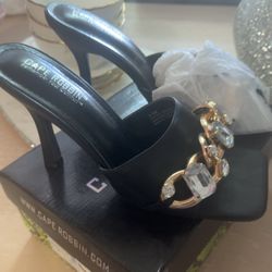 CAPE ROBBIN BLACK STONE HEELS