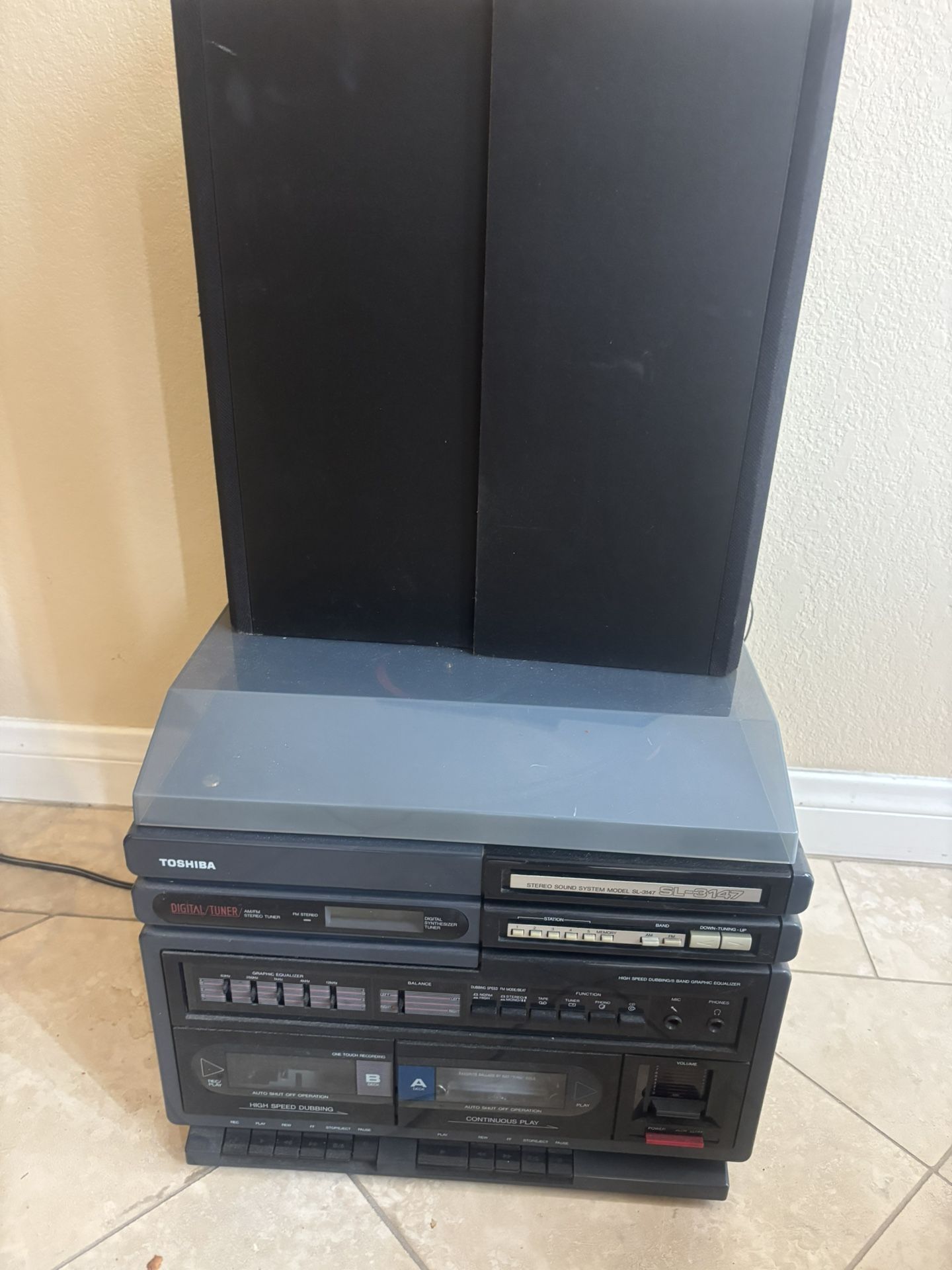 Toshiba Stereo System With 2 Speakers
