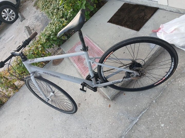 Atlas Fitness Hybrid Bike - 21 Speed /700 RETROSPECT BIKE