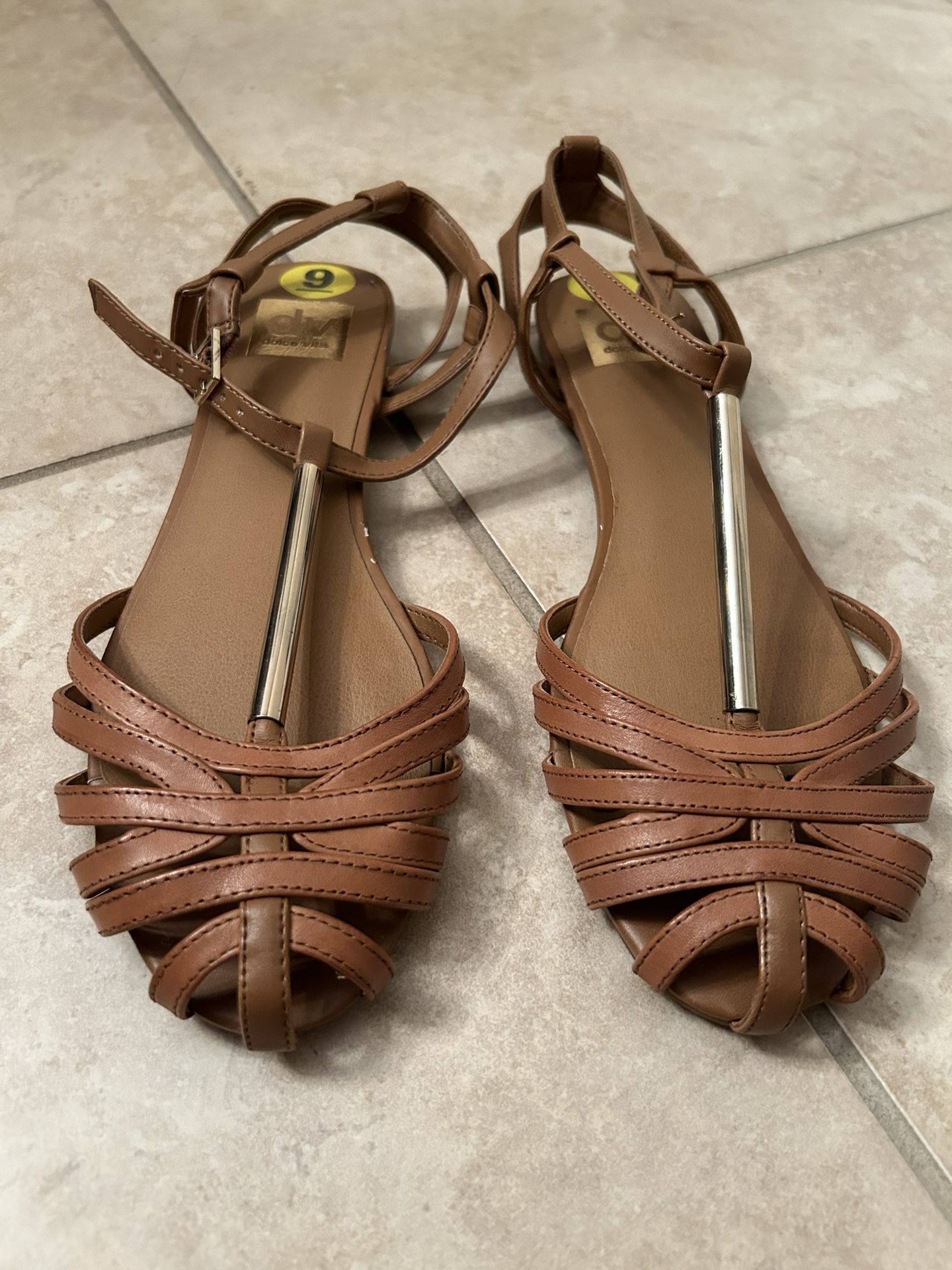 Women’s Dolce Vita sandals. Size 9. NWT. 