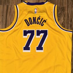 New Youth Size Large & XL LA Lakers Nike Luka Doncic Jerseys 
