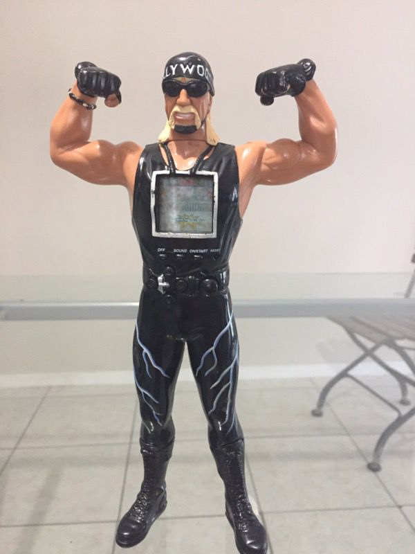 Rare! Hulk Hogan handheld Electronic WCW game/ Working /1999