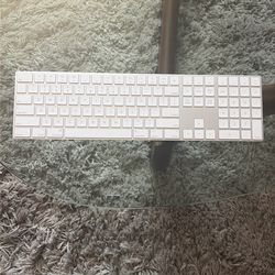Apple keyboard w/numeric Pad